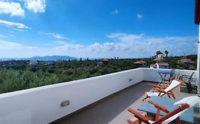 Liofyto - Stylish Villa With Views To Foinikounda Bay